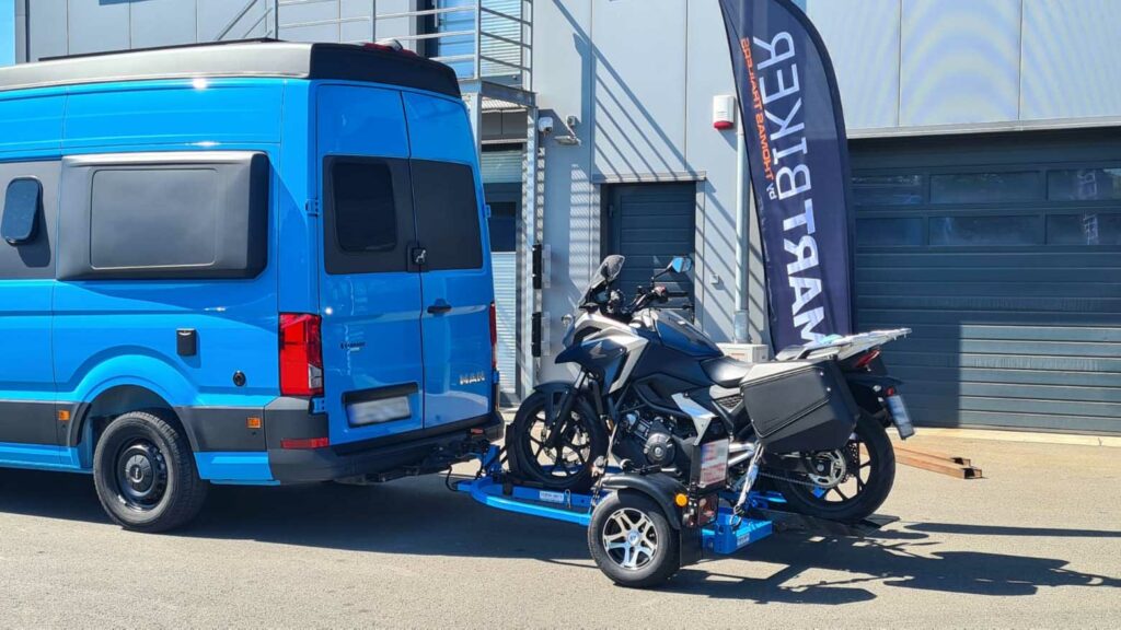 La remorque pour moto simple, pliable et sans effort