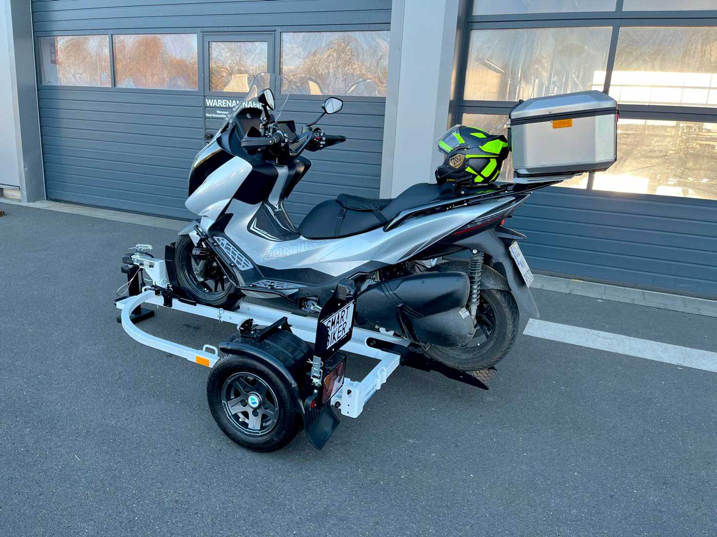 La remorque pour moto simple, pliable et sans effort